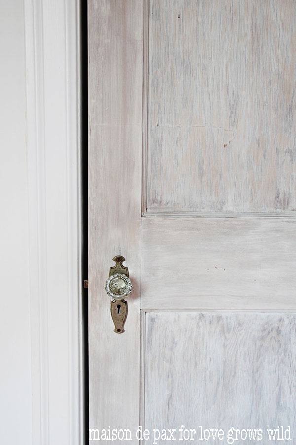 How to whitewash a door: bring texture and beauty with this step-by-step tutorial!