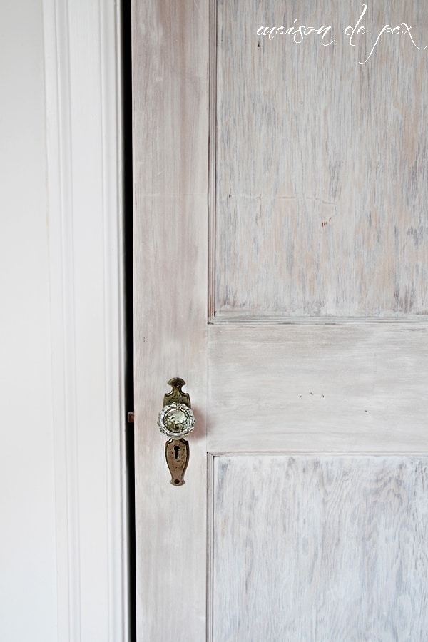 Don't miss this step-by-step tutorial for creating a gorgeous, textured, whitewashed door at maisondepax.com