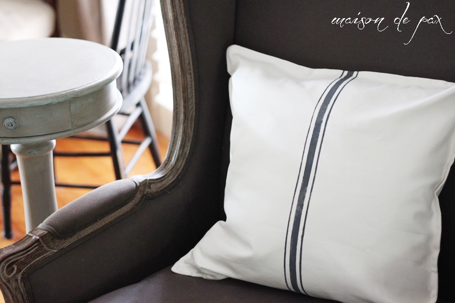 Find out how to make beautiful "grain sack" pillow covers for just $4 at maisondepax.com! #paint #diy #ikea #hack