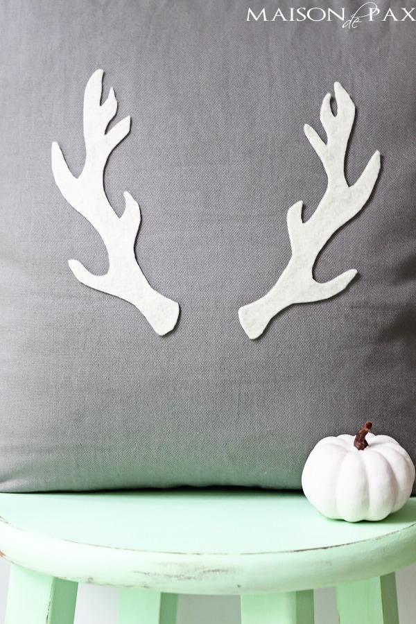 adorable fall or winter pillow and SO easy! via maisondepax.com #tutorial #diy #antler #fall #christmas