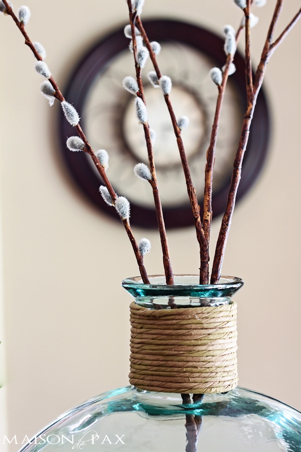 gorgeous neutral fall centerpieces at maisondepax.com #fall #decor #centerpiece #tablescape #dining
