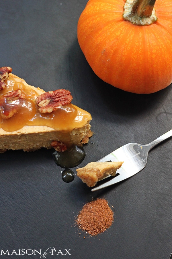 Perfect Thanksgiving dessert - praline pumpkin cheesecake: rich, creamy, spiced, and sweet via maisondepax.com #fall #recipe