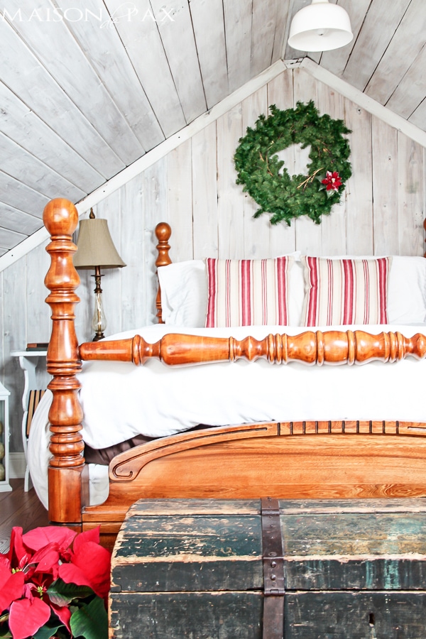 simple Christmas decor - 10 minutes to make your guest room perfectly festive for the holidays | maisondepax.com