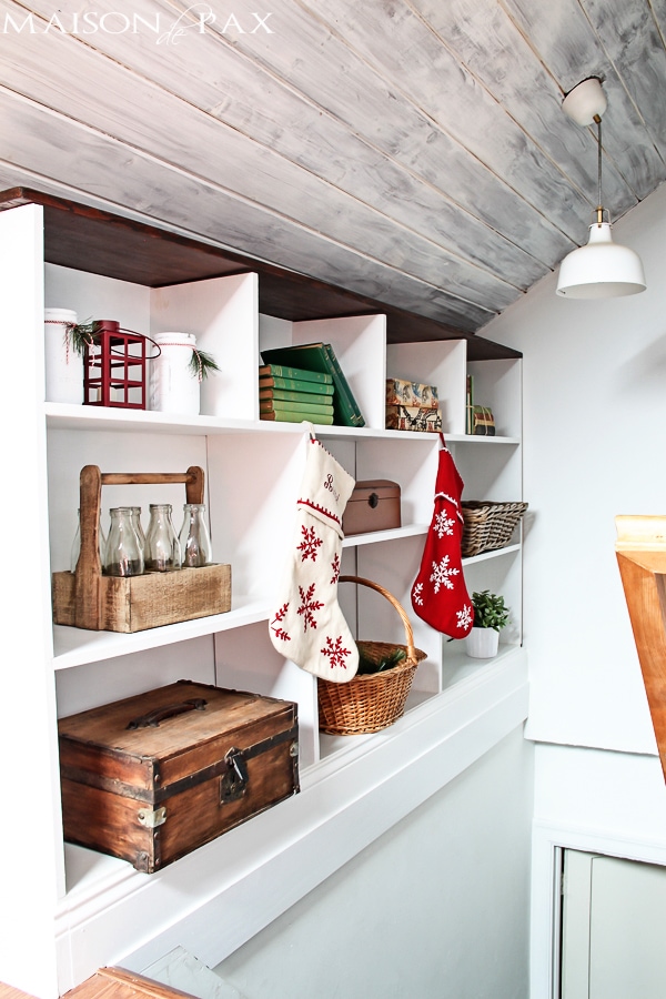 simple Christmas decor - 10 minutes to make your guest room perfectly festive for the holidays | maisondepax.com