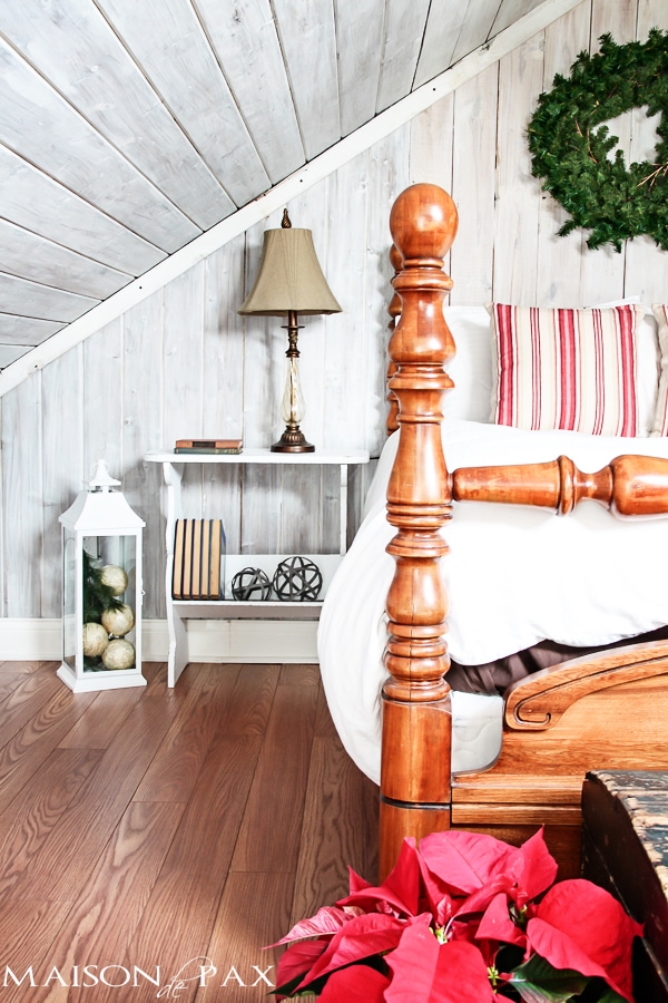 simple Christmas decor - 10 minutes to make your guest room perfectly festive for the holidays | maisondepax.com
