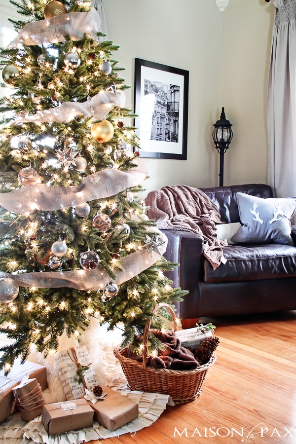 Gorgeous Christmas home tour full of simple, beautiful, diy decoration ideas via maisondepax.com #decor #holiday