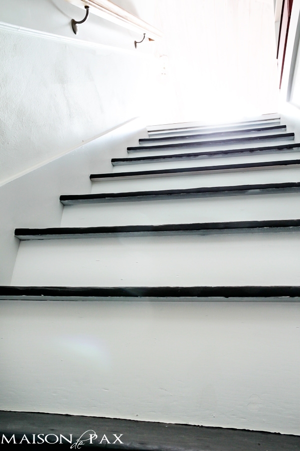 Step by step instructions on how to paint stairs - Maison de Pax