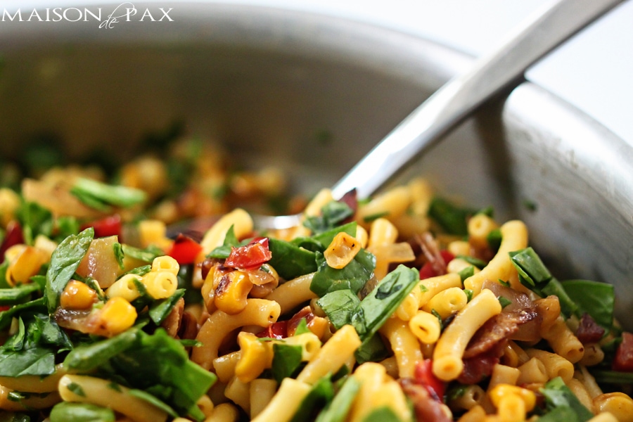 Quick and easy dinner recipe: macaroni and cheese with sweet sautéed veggies and bacon - maisondepax.com