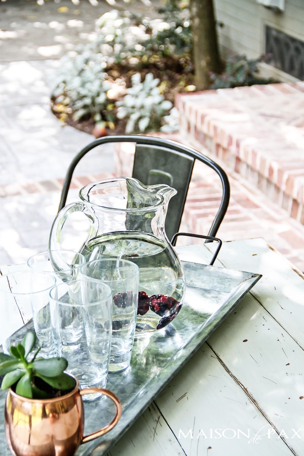 Outdoor dining set with a pitcher of water- Maison de Pax