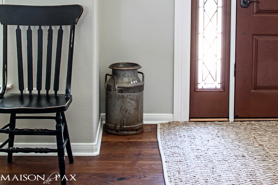 Love this neutral cotton and jute rug in the entryway | maisondepax.com
