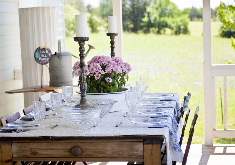 Learn how to create gorgeous, French, farmhouse style with Anita Joyce's wonderful book French Accents. Review on maisondepax.com