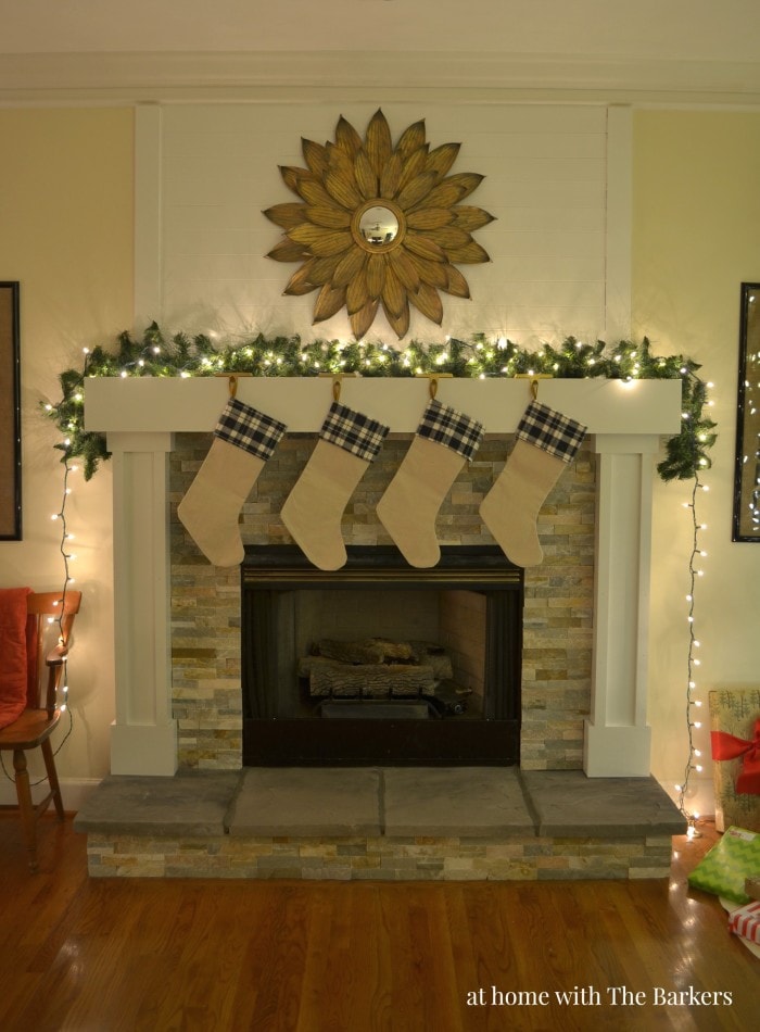 Such a sweet and charming Christmas mantel