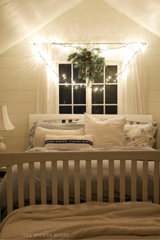 what a charming guest room for the holidays!