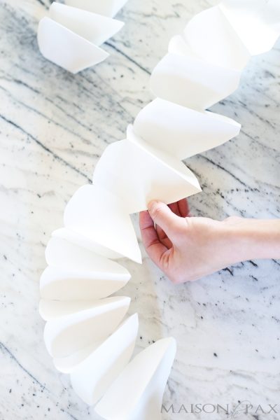How to Make a Paper Heart Chain: such a simple decoration for Valentine's Day! These cut paper hearts make a gorgeous and easy banner | maisondepax.com