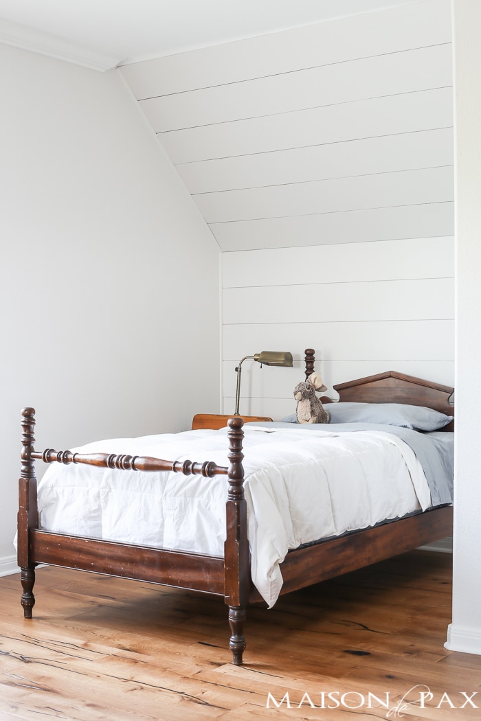 love the plank accent behind this antique bed, such a charming, farmhouse look