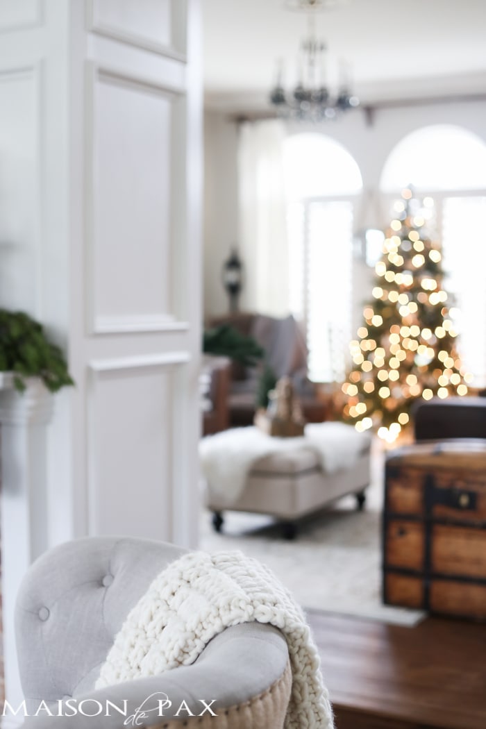 Green and white Christmas decorating ideas - Maison de Pax