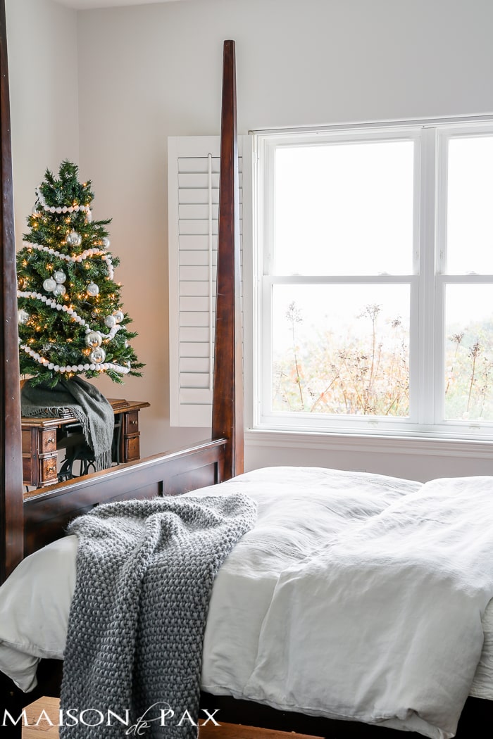 white christmas bedroom decorating ideas