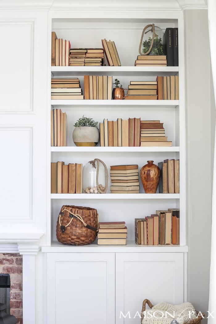 Shelf style with antique books- Maison de Pax
