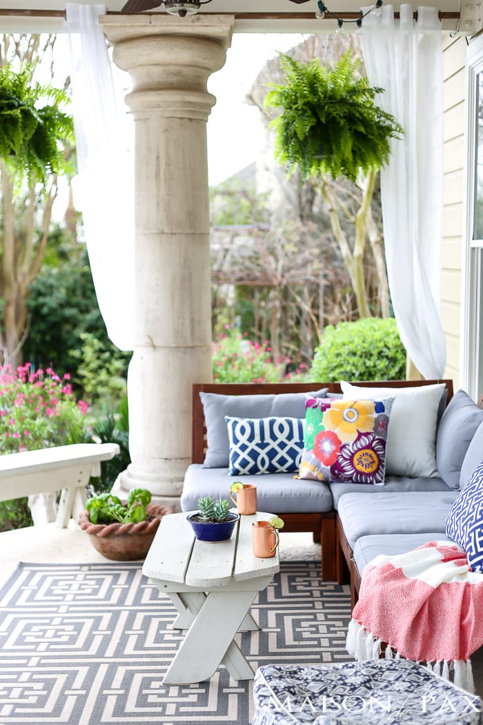 There is nothing quite as wonderful as soaking up the spring sunshine on a beautiful patio. Don't miss these spring patio decorating ideas!