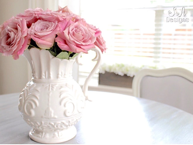 Tips for using florals in your home: Fresh flowers can be expensive and short lived... but they're not the only way to decorate with flowers! Don't miss these creative tips for decorating with florals!