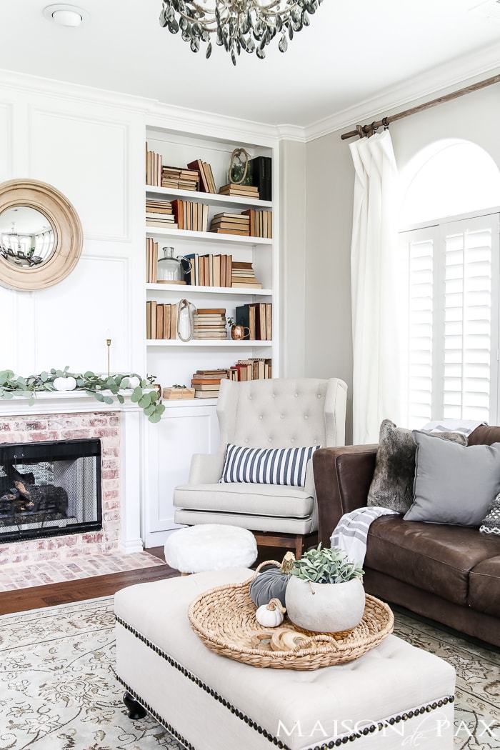gorgeous white and gray living room with fall decor #falldecor