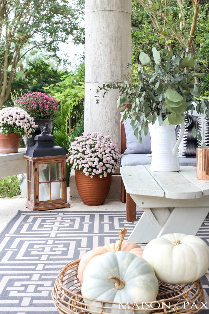 neutral fall porch decorating ideas- Maison de Pax