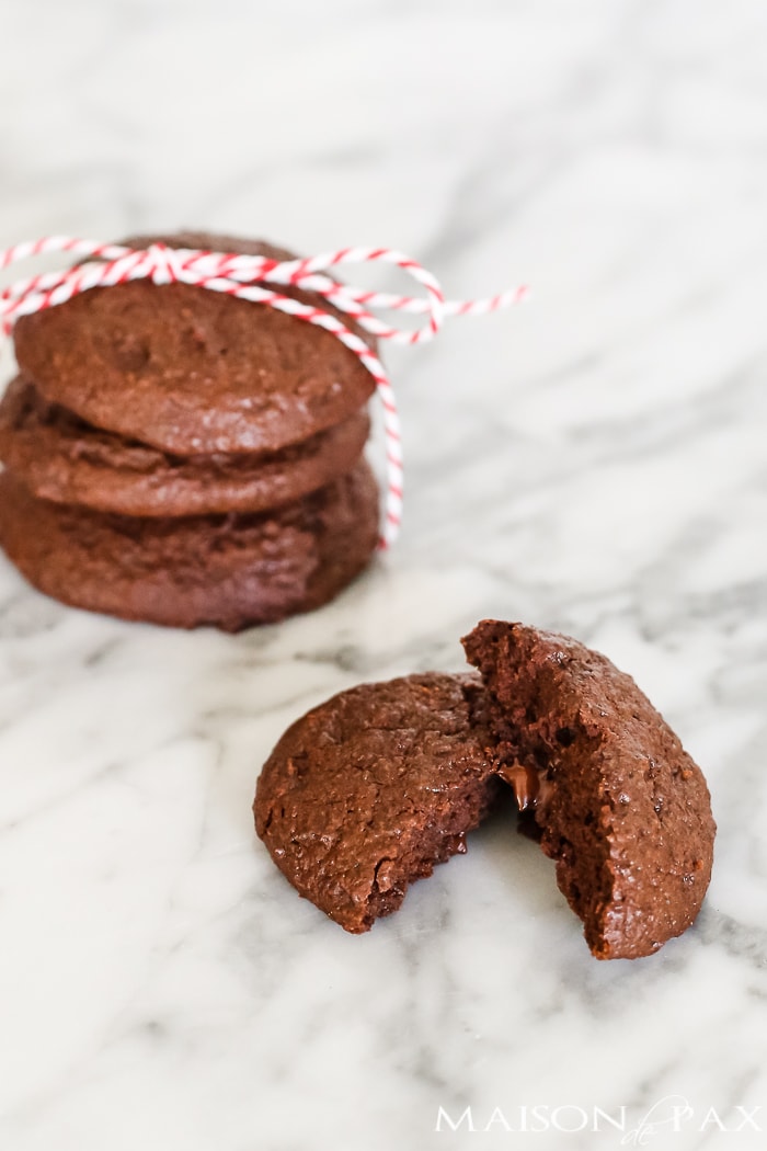 bakers twine around a stack of cookies makes lovely holiday gifts #chocolatecookies