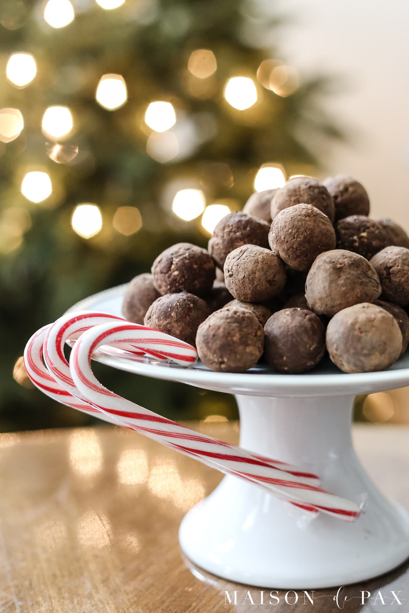 peppermint truffles with no added sugar: gluten free and guilt free date based (like a homemade Larabar) holiday treats! #healthyholidaytreat
