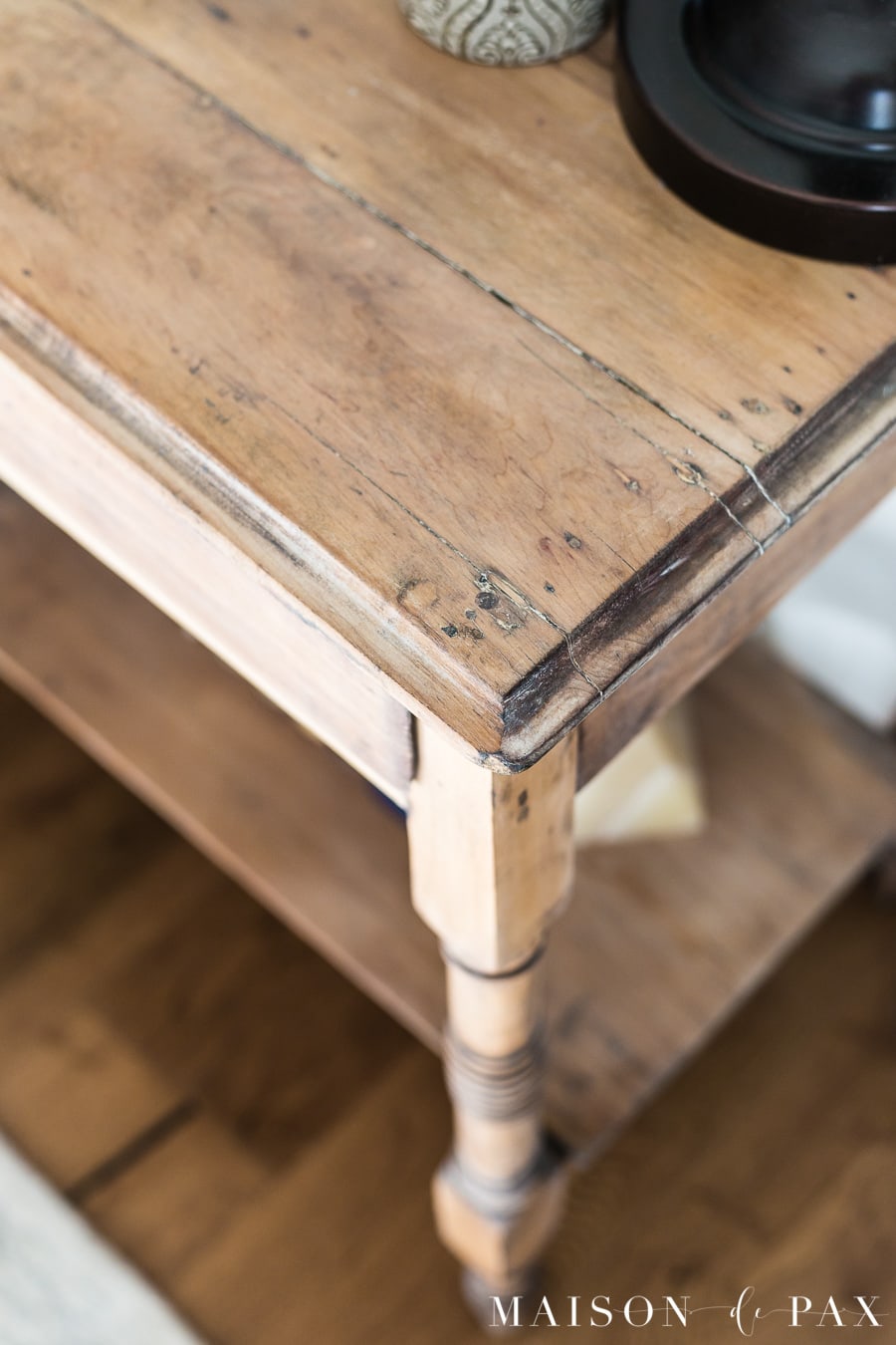 Natural wood look: find out how to get rid of the orange! Seal your wood and yet retain that raw wood look when refinishing vintage furniture #diyfurniture #furnituremakeover #diyproject #rawwood #rusticmodern #naturalwood
