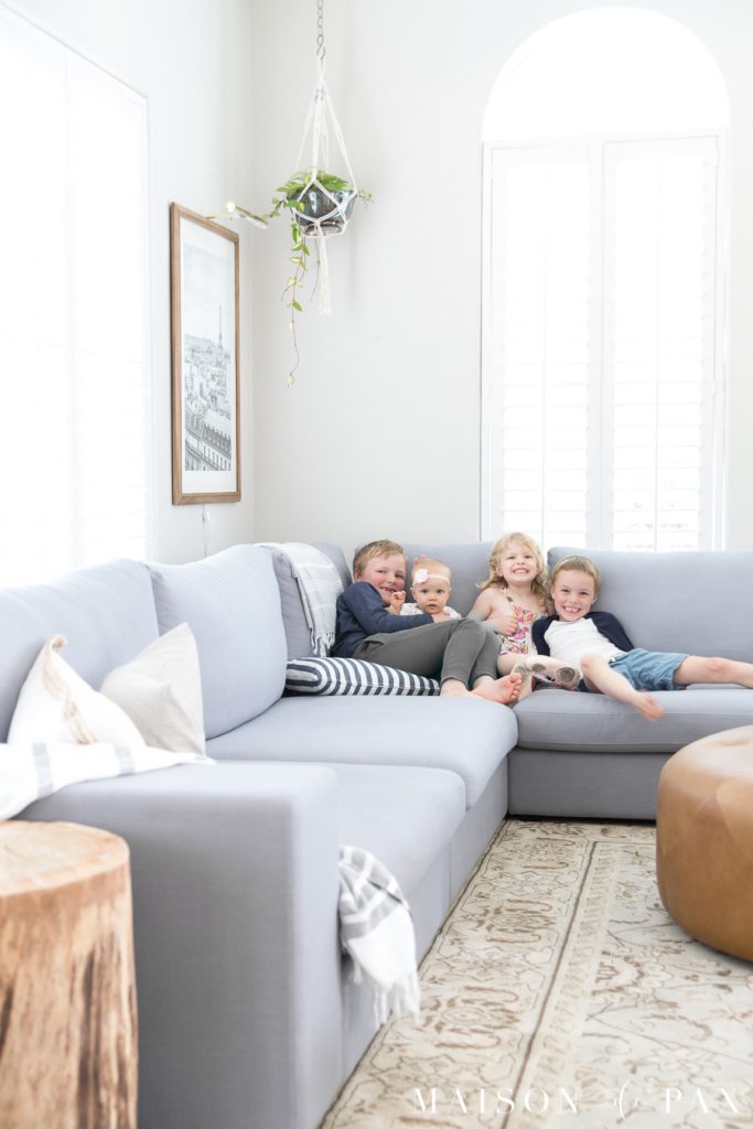 How to decorate a living room with a sectional - Maison de Pax