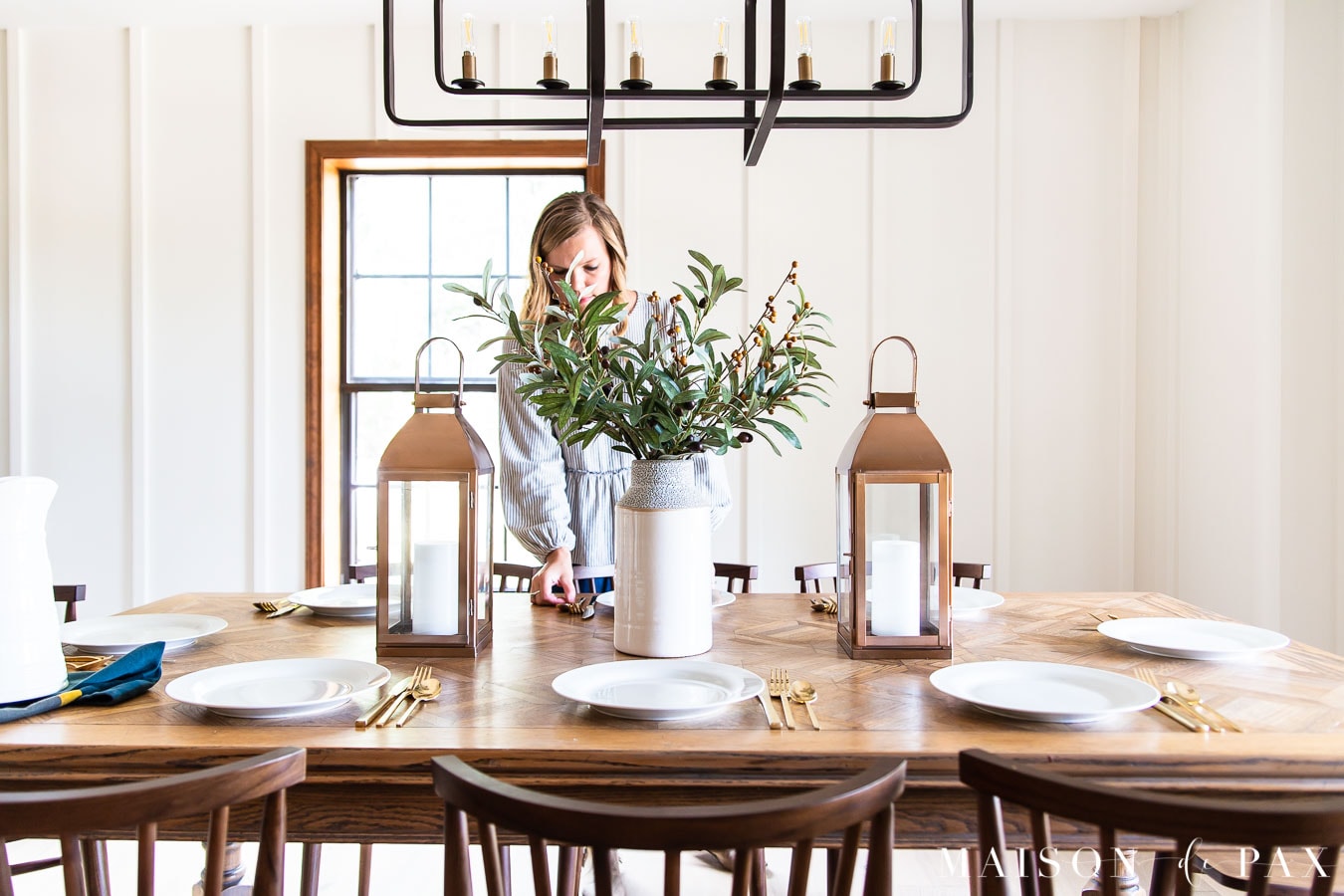 woman setting simple, elegant fall table | Maison de Pax