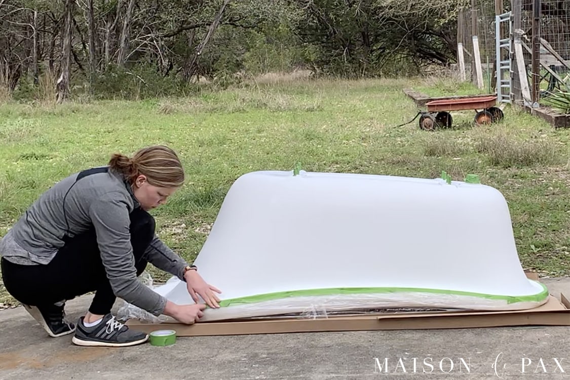 taping off a tub to paint | Maison de Pax