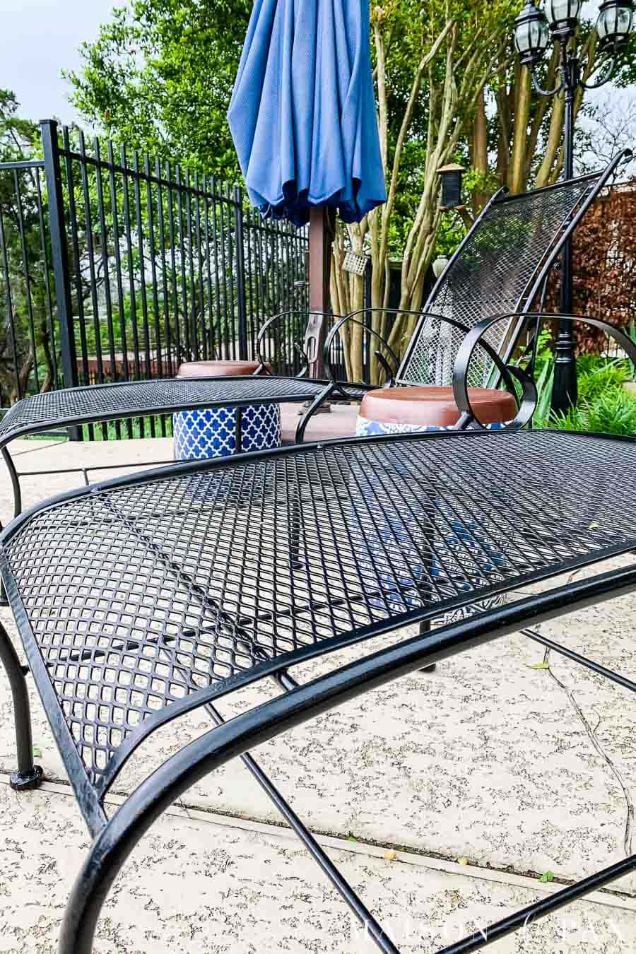 How to Paint Outdoor Metal Furniture - Maison de Pax