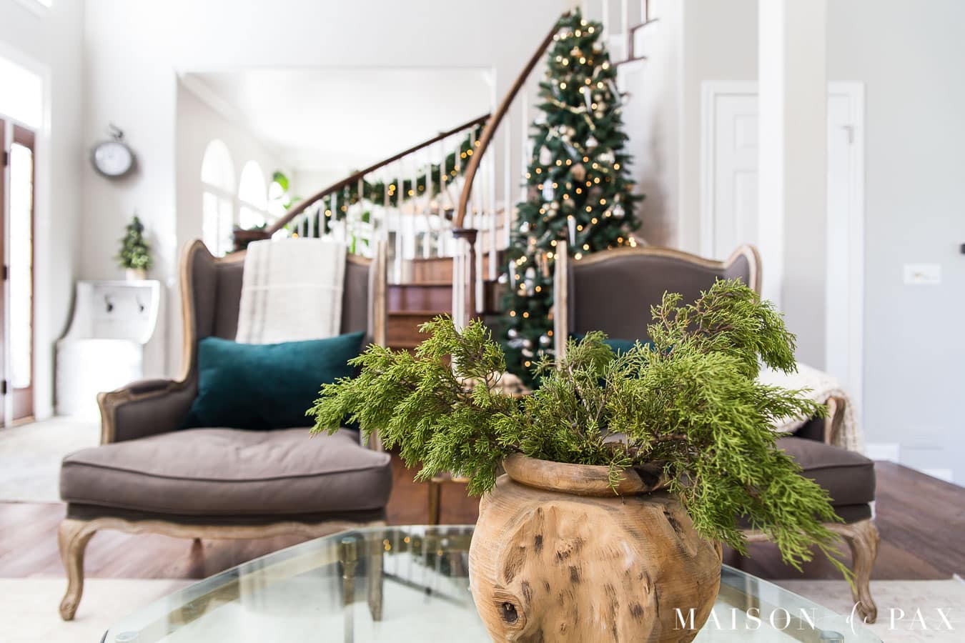 holiday decorating ideas: cedar arrangement on coffee table